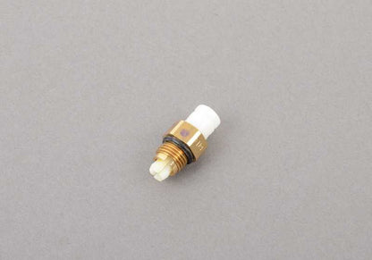 Conector roscado (D=6MM) OEM 37226754370 para BMW X5 E53 3.0d y 3.0i (modelos entre 2001 y 2006). Compatible con suspensión neumática. Original BMW.