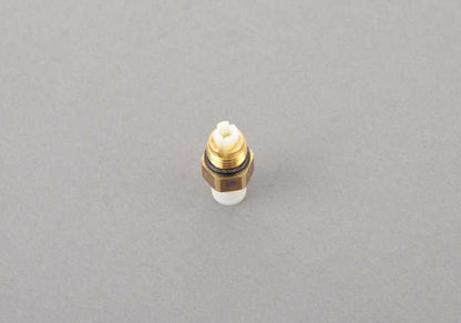 Conector roscado (D=6MM) OEM 37226754370 para BMW X5 E53 3.0d y 3.0i (modelos entre 2001 y 2006). Compatible con suspensión neumática. Original BMW.