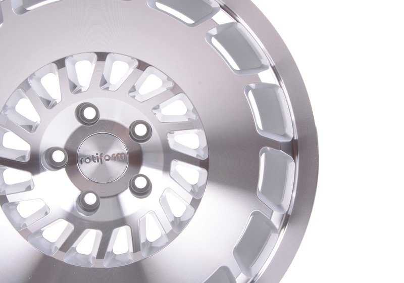 Llantas de aleación original BMW Streamline 370 derecha OEM 36116797518 para BMW E81, E82, E87, E88. Color plata 7,5x17 ET47. Compatible con sensor RDC. Original BMW.