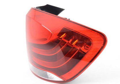 Piloto trasero derecho OEM 63212990112 para BMW E84. Luz trasera lateral original BMW, perfecta para reemplazo en modelos BMW X1 E84. Repuesto original BMW.