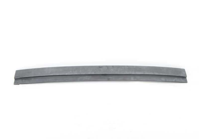 Embellecedor inferior de maletero OEM 51133400393 para BMW X3 E83 (modelos 2.0d, 2.0i, 2.5i, 3.0d). Compatible con versiones manuales y automáticas. Original BMW.