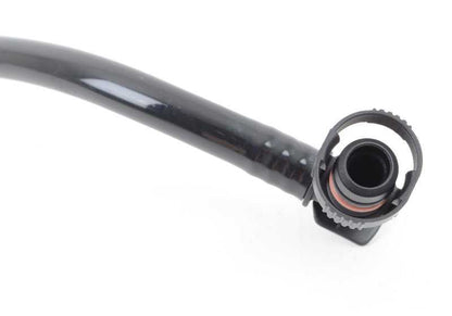 Tubo de ventilación del depósito OEM 13907530973 para BMW E60, E61, E63, E64 con motor N52/N52K/N53. Compatible con versiones 523i. Original BMW.