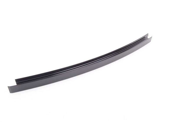 Embellecedor guía ventanilla derecha OEM 51357185236 para BMW F01, F01N, F02, F02N, F04. Acabado en negro brillo. Original BMW.
