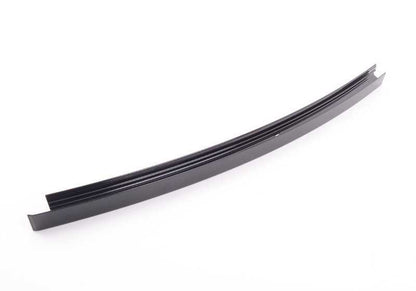 Embellecedor guía ventanilla derecha OEM 51357185236 para BMW F01, F01N, F02, F02N, F04. Acabado en negro brillo. Original BMW.