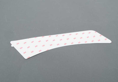 Protector adhesivo paso de rueda derecho OEM 51148067020 para BMW F80, F80N, G82, G82N, G83, G83N. Pieza original BMW.
