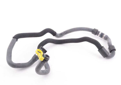 Manguera de refrigerante OEM 17128614879 para BMW Serie 5 {F10, F11, F07} 535i. Compatible con motores N55 y versiones con tracción trasera o xDrive. Original BMW.