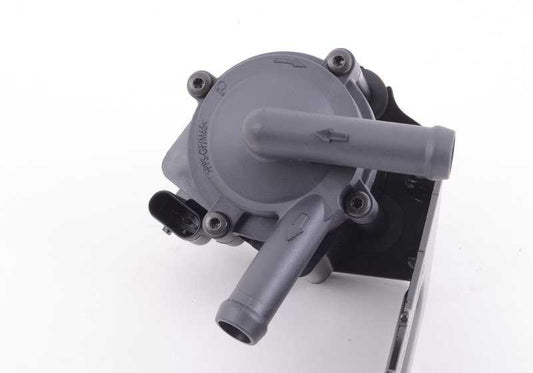 Bomba adicional de refrigerante para BMW F85, F86 (OEM 11517848367). Original BMW.