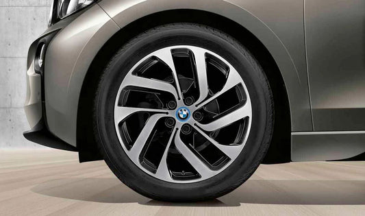 Rueda completa de invierno estilo turbina 428 19" con neumático Bridgestone LM-500 OEM 36110047999 para BMW i3 (I01, I01N). Incluye llanta forjada y neumático montado. Original BMW.