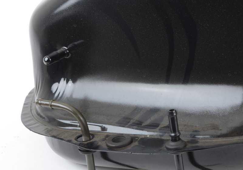 Depósito de combustible metálico OEM 16111180175 para BMW E30. Capacidad 63L. Original BMW.