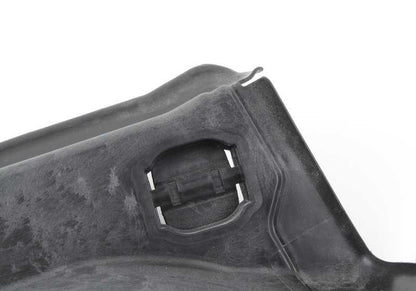 Protector interior paso de rueda delantero derecho OEM 51717325402 para BMW X5 {E70, E70N, F15} y BMW X6 {E71, E72, F16}. Original BMW.