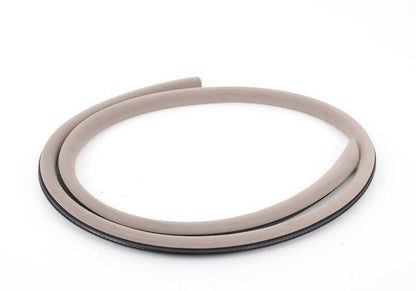 Protector lateral izquierdo entrada puerta OEM 51728124219 para BMW E31 {840i, 840Ci, 850i, 850Ci} con cambio manual y automático. Original BMW.