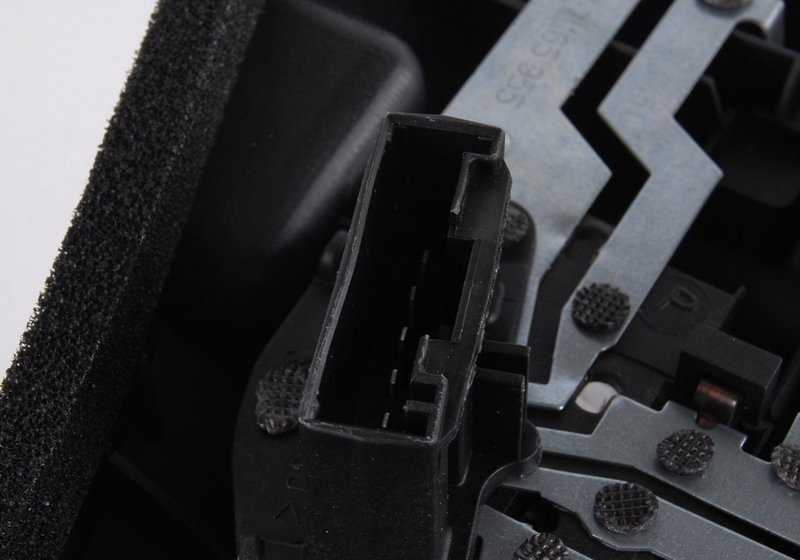 Portalámpara trasera izquierda OEM 63217165955 para BMW Serie 3 E46. Original BMW.