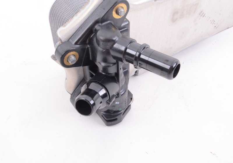 Cambiador de calor / radiador de aceite de la caja de cambios OEM 17217593856 para BMW X3 F25 (modelos xDrive20i, xDrive28i, sDrive20i, sDrive28i). Original BMW.