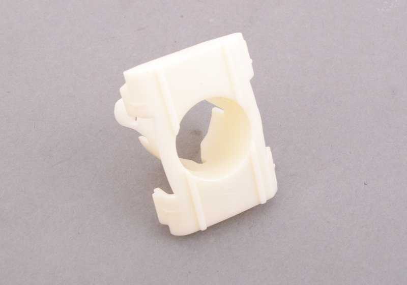 Soporte sensor aparcamiento PDC derecho OEM 51117008394 para BMW E39 520d, 520i (todas las variantes compatibles). Original BMW.