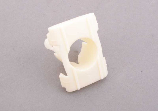 Soporte sensor aparcamiento PDC derecho OEM 51117008394 para BMW E39 520d, 520i (todas las variantes compatibles). Original BMW.