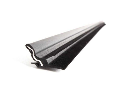 Burlete exterior ventanilla izquierda OEM 51211913055 para BMW E30 (316i con motor M10 y M40, todos los tipos y transmisiones). Original BMW.