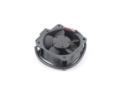 Ventilador OEM 12901438512 para BMW Motorrad {RK26, K30}. Pieza original BMW. Ideal para sustituir el ventilador del módulo electrónico o sistema de audio.