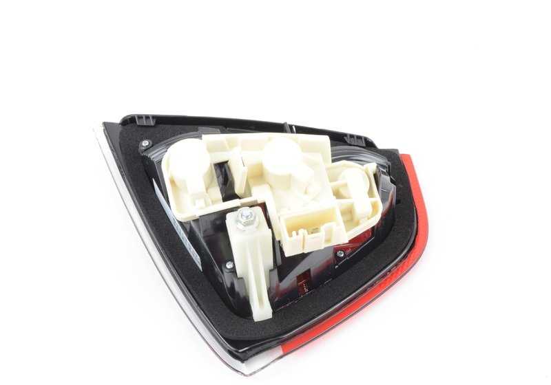 Piloto trasero izquierdo portón OEM 63210406883 para BMW E90. Original BMW.