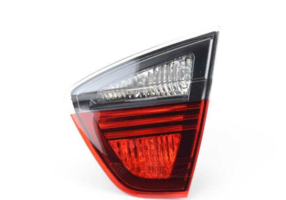 Piloto trasero derecho del portón OEM 63210406884 para BMW E90. Original BMW.