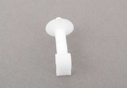 Clip sujeta-cristal OEM 07147078459 para BMW E90, E91, E70, E71, E72, E85, E86. Compatible con mecanismos de elevalunas delanteros y traseros. Original BMW.