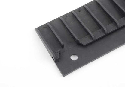 Protección inferior bajo paragolpes OEM 51717376345 para BMW (Modelos compatibles: F20, F21, F22, F23, F87, F30, F31, F34, F35, F80, F32, F33, F36, F82, F83). Original BMW.