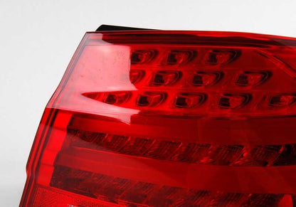 Piloto trasero derecho OEM 63217251958 para BMW E92, E92N. Compatible con modelos Serie 3 coupé. Recambio original BMW.