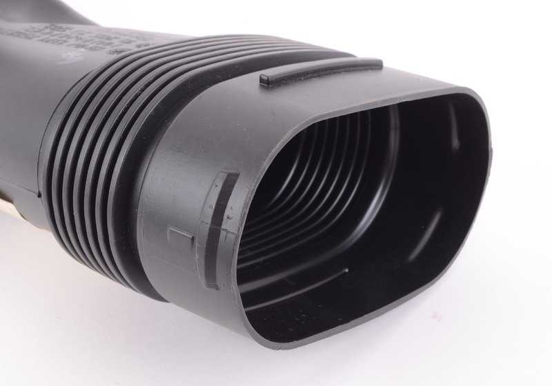 Conducto de aire OEM 13717582310 para BMW F07, F10, F11, F06, F12, F13, F01, F02. Compatible con motores N55 en versiones 535i, 535Li y xDrive. Original BMW.