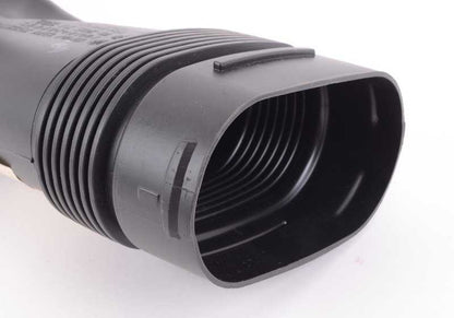 Conducto de aire OEM 13717582310 para BMW F07, F10, F11, F06, F12, F13, F01, F02. Compatible con motores N55 en versiones 535i, 535Li y xDrive. Original BMW.