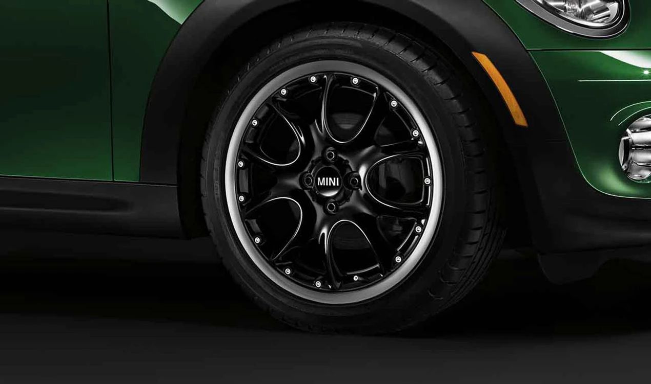 Cerchio in lega 7Jx17 ET48 nero (2 pezzi) OEM 36116787710 per MINI R50, R53, R56, Clubman R55, Cabrio R52/R57, Coupé R58, Roadster R59... e altro ancora. MINI originale.