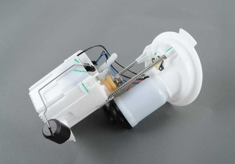 Bomba de combustible OEM 16147264433 para BMW F30, F31, F34, F35, F80, F10, F11, F07, F18, F20, F21, F22, F23, F45, F46, E84, X1, X3, X4. Original BMW.
