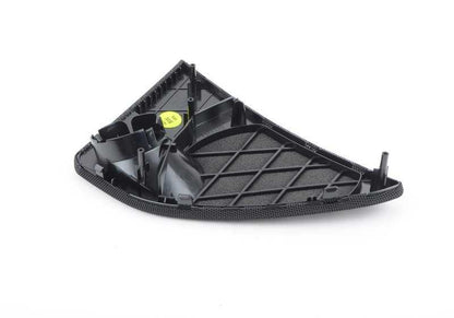 Rejilla altavoz puerta derecha OEM 51427226464 para BMW F10, F10N, F11, F11N. Pieza original BMW.