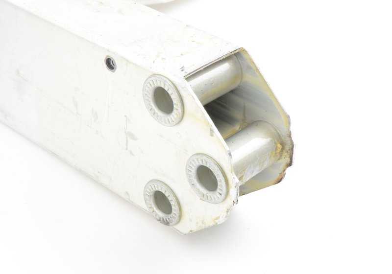 Front bumper bracket for BMW 6 Series F06, F12, F13 (OEM 51117211487). Original BMW.