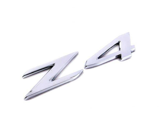 Emblema "Z4" OEM 51147221372 para BMW Z4 E89. Insignia original montada en la carrocería. Repuesto genuino BMW.