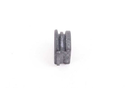 Pasacables OEM 61138372286 para BMW E46 y E83. Compatible con todos los modelos BMW E46 (316i, 316Ci) y X3 E83. Pieza original BMW.