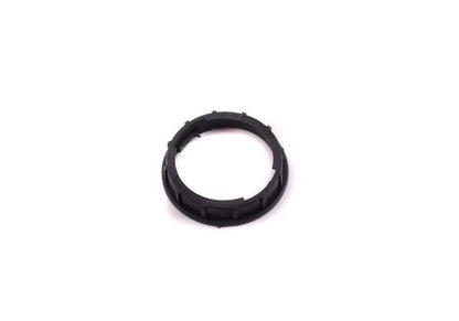 Anillo de seguridad OEM 12521718127 para BMW E30, E34, Z1. Compatible con modelos como 320i, 325i. Repuesto original BMW para fijación en sistemas eléctricos y de inyección.