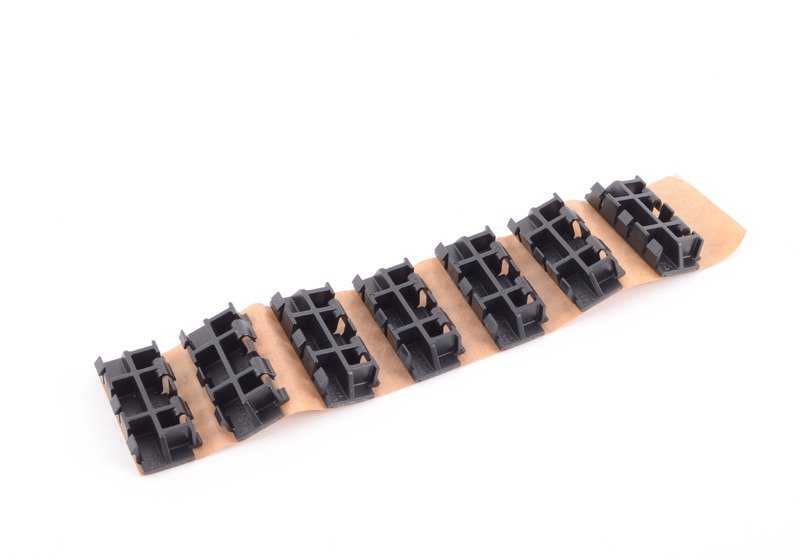 Clip de fijación negro OEM 51138045321 para BMW E92 y E92N. Pieza original BMW.