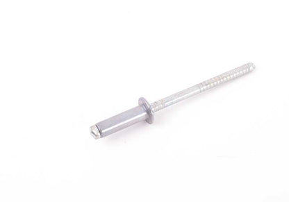Remache ciego OEM 07119904139 para BMW X3 E83. Pieza original BMW para fijaciones en revestimiento y soportes delanteros.