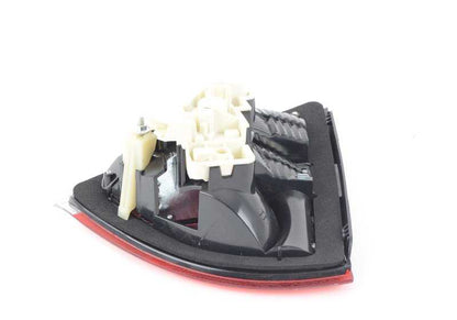 Piloto traseiro esquerdo OEM 63210411419 para BMW 3 E91 Series. Compatível exclusivamente com BMW E91. BMW original.