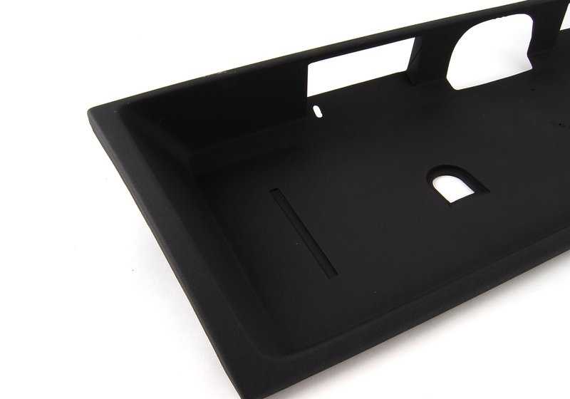Embels Embels OEM 51131961241 para modelos BMW E30 (316, 316i). Compatível com versões manuais e automáticas. BMW original.