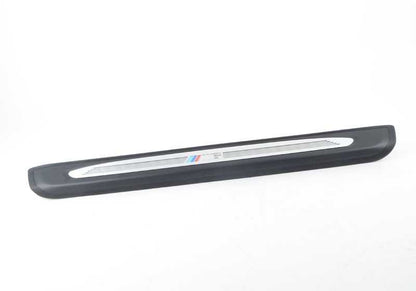 Embellecedor derecho entrada M OEM 51477898230 para BMW 6er E63, E63N, E64, E64N. Pieza original BMW.