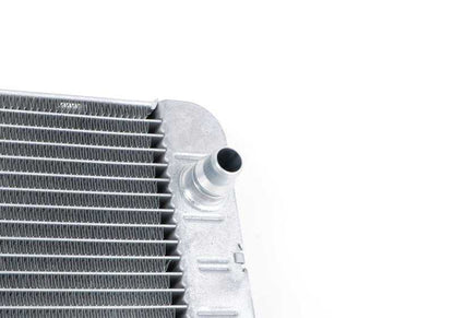 Radiador de refrigerante OEM 17118669004 para BMW F07, F07N, F10, F10N, F11, F11N, F06, F06N, F12, F12N, F13, F13N. Original BMW.
