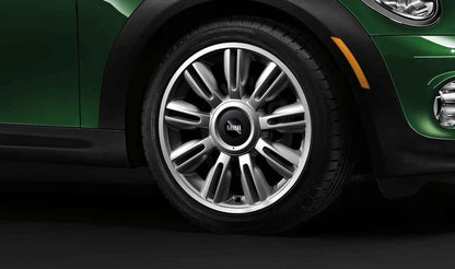 Jante de liga leve 7Jx17 ET48 cor prata OEM 36116799229 para MINI R56, R56 LCI, Clubman R55, R55 LCI, Cabrio R57, R57 LCI, Coupé R58, Roadster R59... e muito mais. MINI originais.