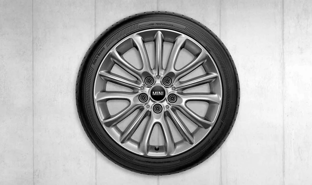 Cerchio in lega leggera 17" 7.5J ET54 Brightsilver (argento metallizzato) OEM 36116856047 per MINI Clubman F54 (2014-2019), MINI Clubman F54 LCI (2018-2024). Originale MINI.