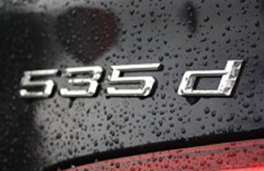 BMW Registro do emblema traseiro - 535D - para E60 e E61. BMW original.