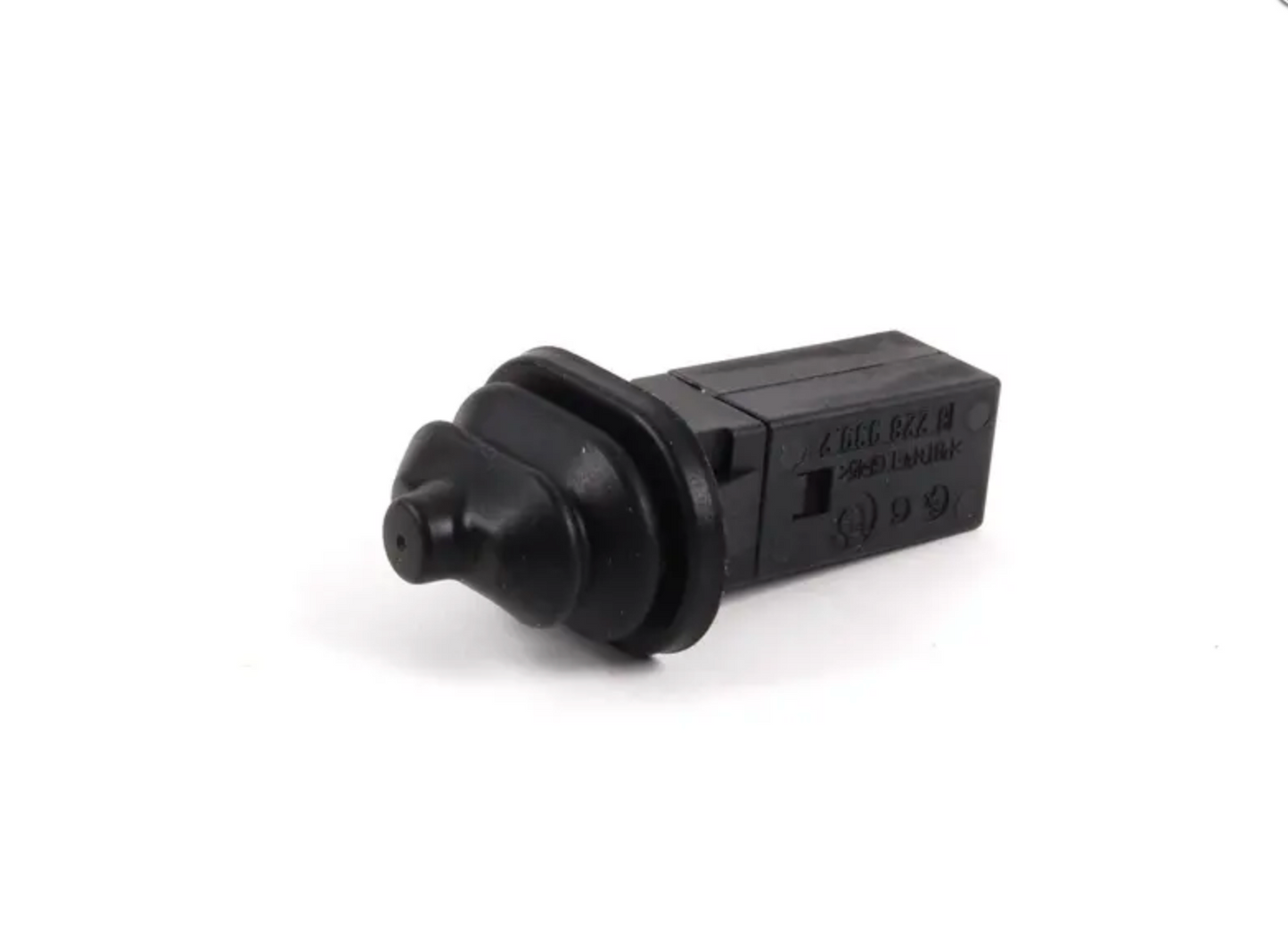 Tampo com a tampa da porta de combustível para BMW E82, E88, E46, E90, E91, E92, E93, E60, E61, F10, F11, F18, E63, E64, E65, E66, F01, F02, F04, E64, E70 , E71, E72. BMW original.