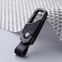 Chaveiro BMW com mosquetão e pulseira de couro sintético