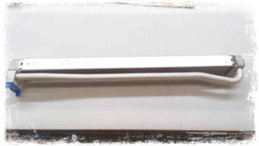 Radiador de aceite del motor OEM 17218854480 para BMW E46. Repuesto original BMW.