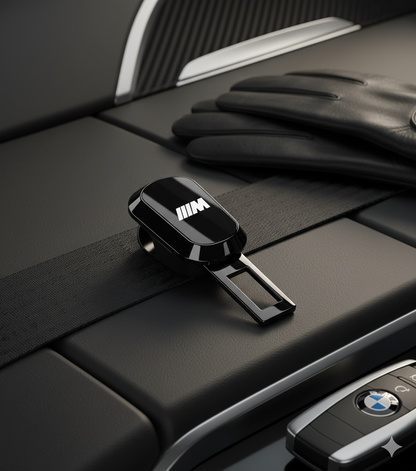 Bloqueador/Extensor de Cinturón de Seguridad con Logo ///M – Estilo Deportivo y Comodidad Extra
