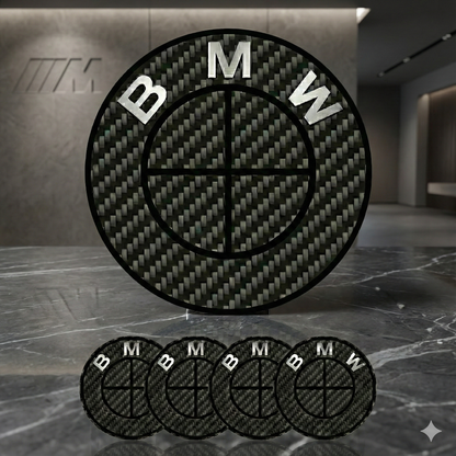 Emblema logo BMW efecto carbono – Insignia capó / maletero 82 / 74 mm · Volante 45 mm · Tapabujes 68 / 56 mm