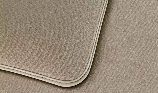 Alfombrillas de velours OEM 51477439858 para BMW X5 F15 y X5M F85. Juego completo delantero y trasero en color beige Canberra. Original BMW.